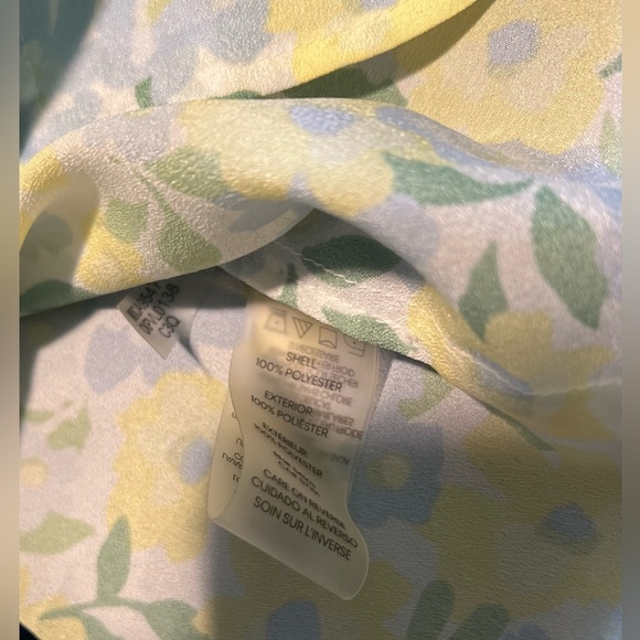 NWOT. Calvin Klein Floral Blouse Top Button Down Size S. - Picture 6 of 6